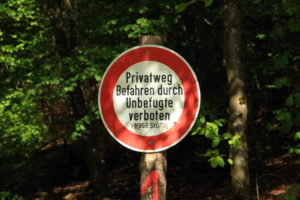 Zeichen 250 vor Waldwegen