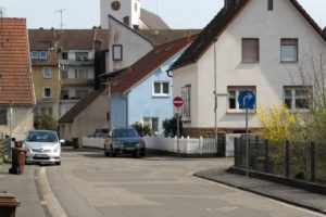 Abbiege-Gebote vor freigegebener Einbahnstraße