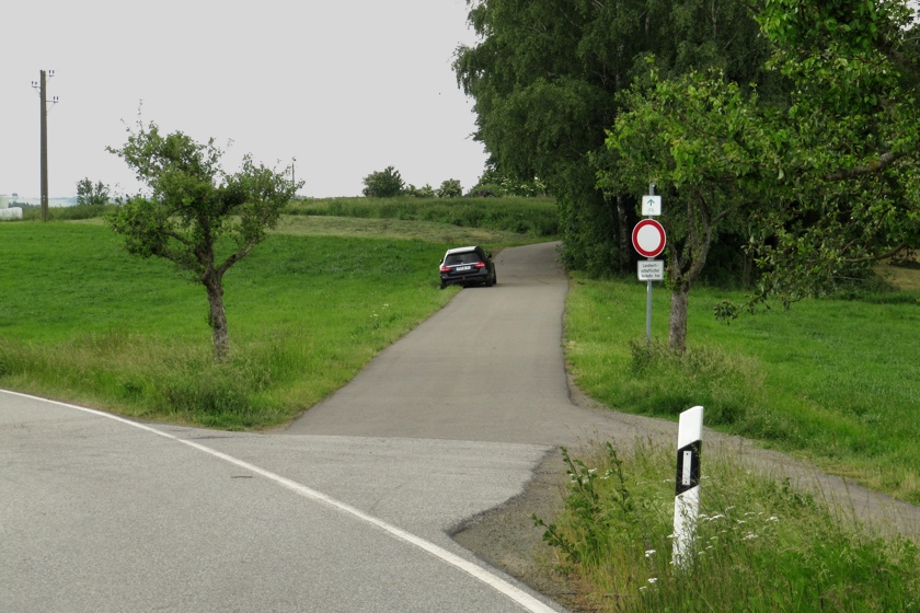 Saalstadt Abzweig Feldweg