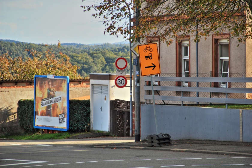 Amtliche Umleitung in gesperrte Straße