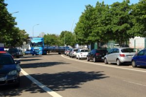 Gehwegparken trotz Seitenstreifen
