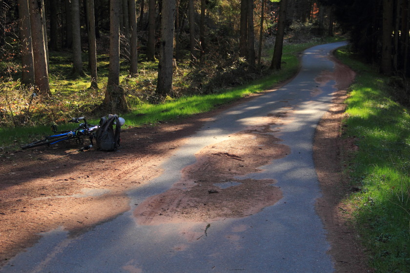 Die B-10-„Radwege“ im März 2025