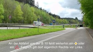 Die B-10-Abfahrt am Waldfriedhof