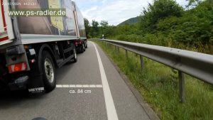 Auf der B 270 vom Wasgau-Laster rasiert