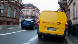 DHL auf dem Radstreifen in der Teichstraße